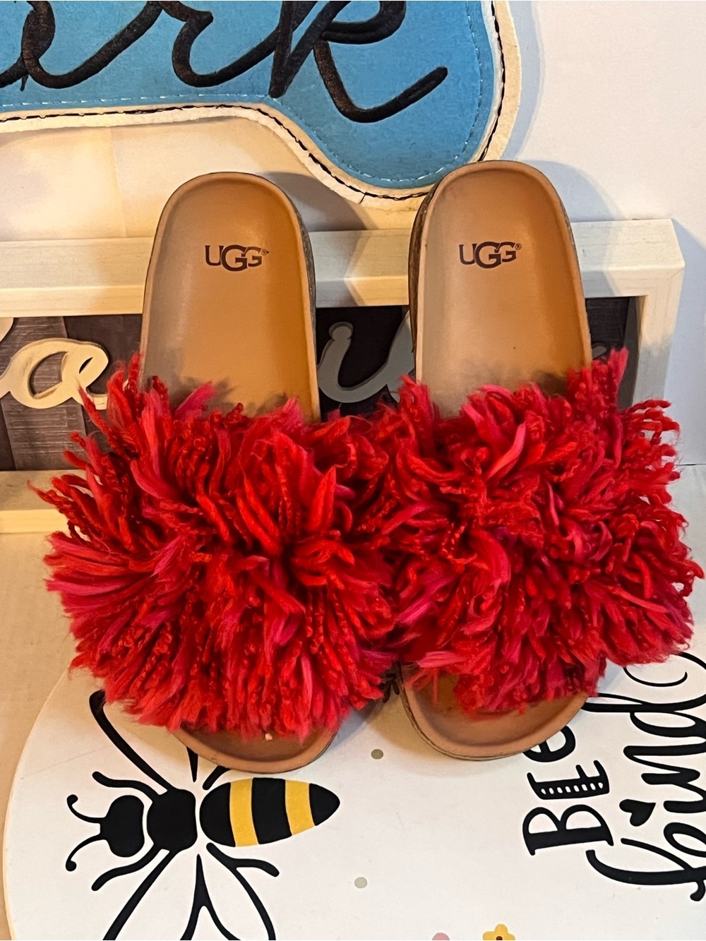 UGG Cindi Sandals in Ribbon Red fluffy yarn fringe women size 7.5